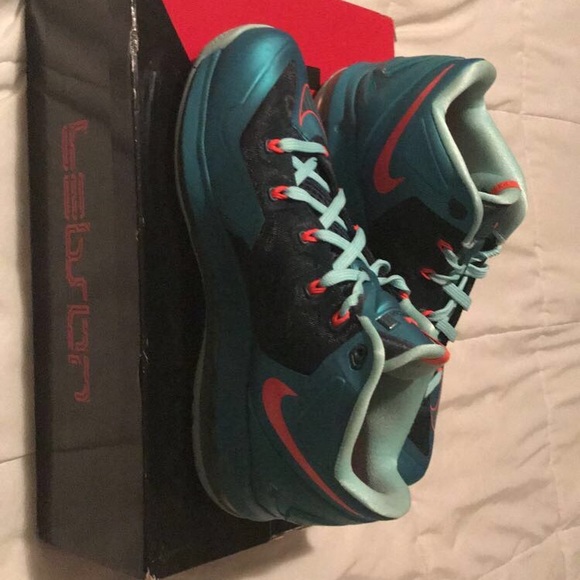 {NEW} Nike Lebron XI - Picture 2 of 3